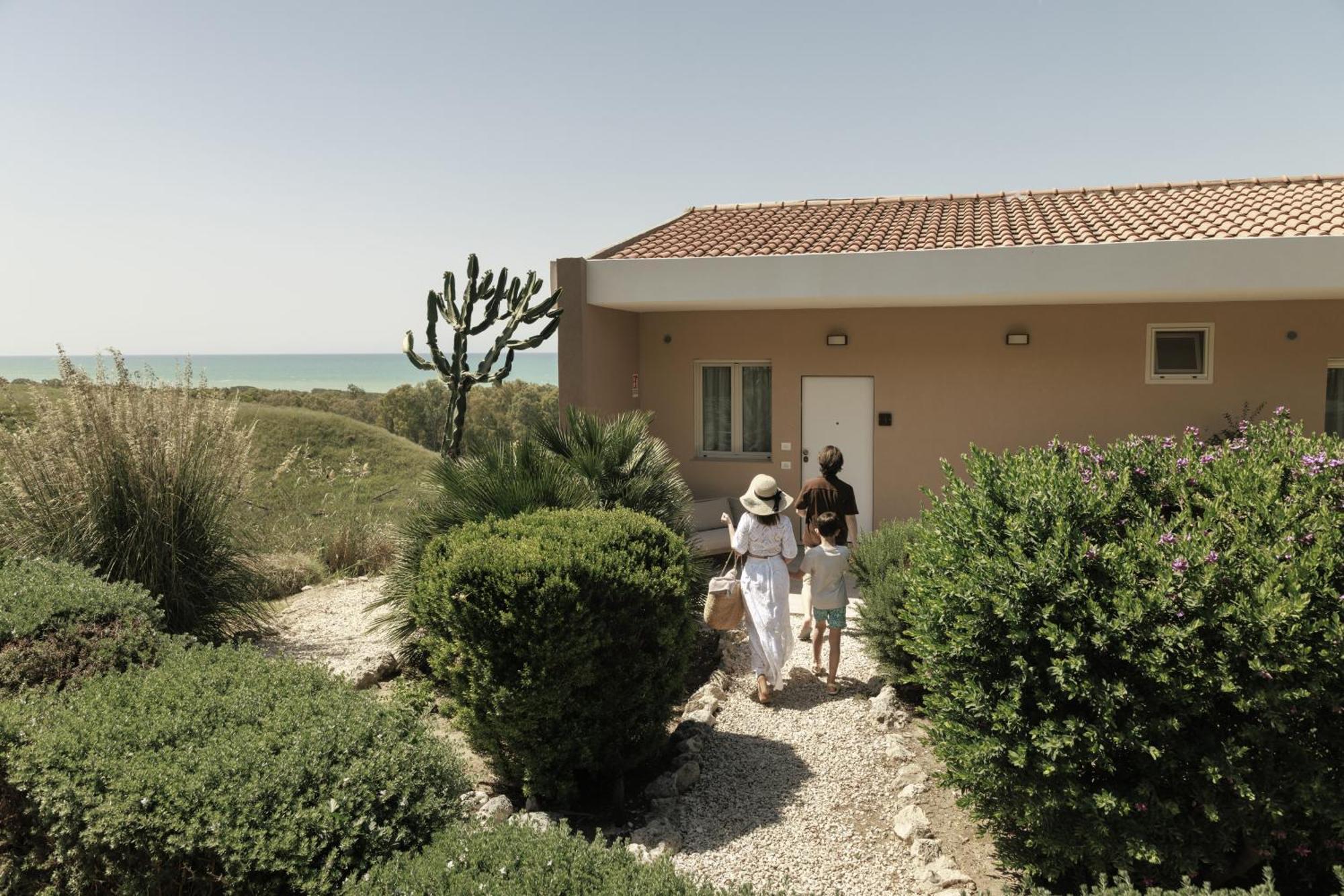 Luna Minoica Suites And Apartments مونتاليغرو المظهر الخارجي الصورة